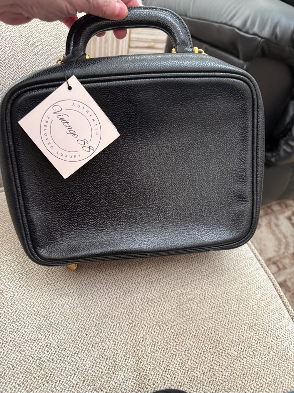Pre owned luxury CHANEL Black Quilted CC Vanity Bag with Gold Hardware - Picture 5 of 12
